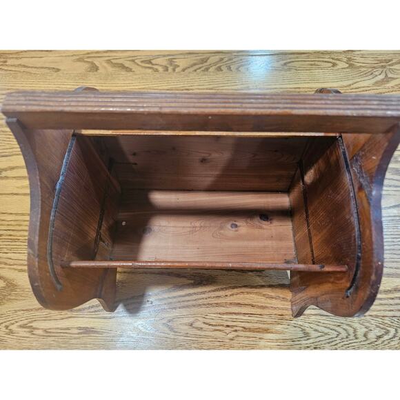 Vintage 1940s Cedar Sewing Box accordion lid - Picture 3 of 10